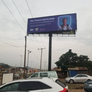 Unipole Billboard (GIRL EFFECT)