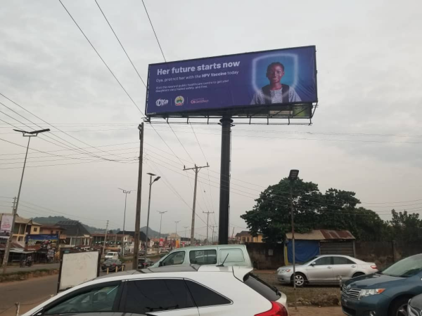 Unipole Billboard (GIRL EFFECT)