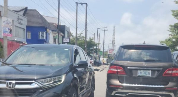 Lamppoles Hakeem Dickson Rd,by Zenith bank lekki phase 1 (side poles), Lagos